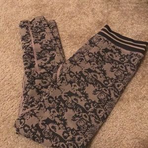Fabletics leggings patterned, light pink and gray